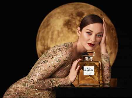 Sulla luna con Marion Cotillard