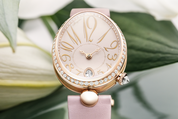 Si veste di rosa il nuovo Reine de Naples Breguet 